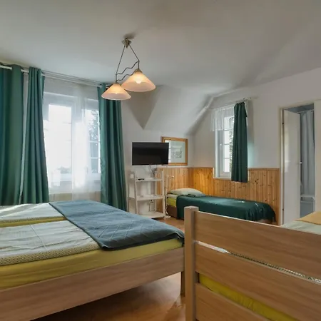 Pod Jeleńcem Dom wakacyjny *